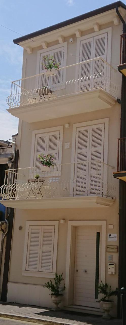 Il Piccolo Giglio Bed & Breakfast Porto SantʼElpidio Exterior foto