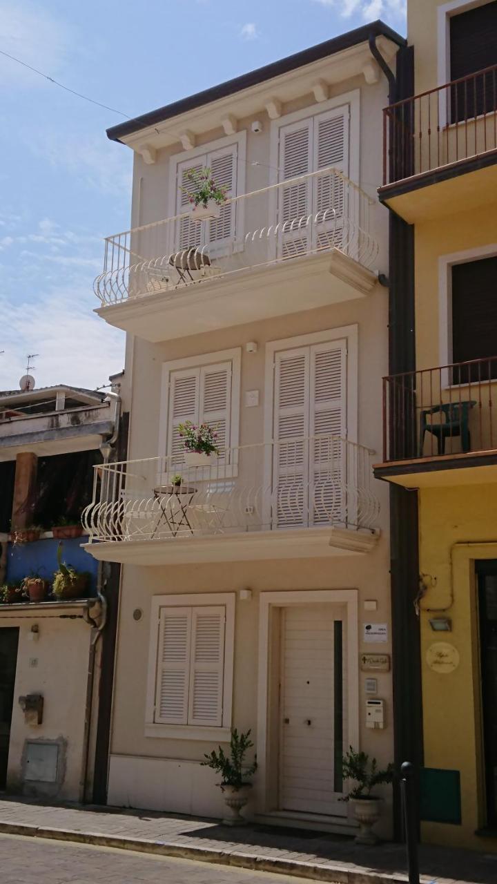 Il Piccolo Giglio Bed & Breakfast Porto SantʼElpidio Exterior foto