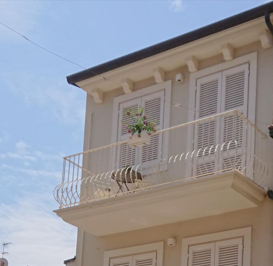 Il Piccolo Giglio Bed & Breakfast Porto SantʼElpidio Exterior foto